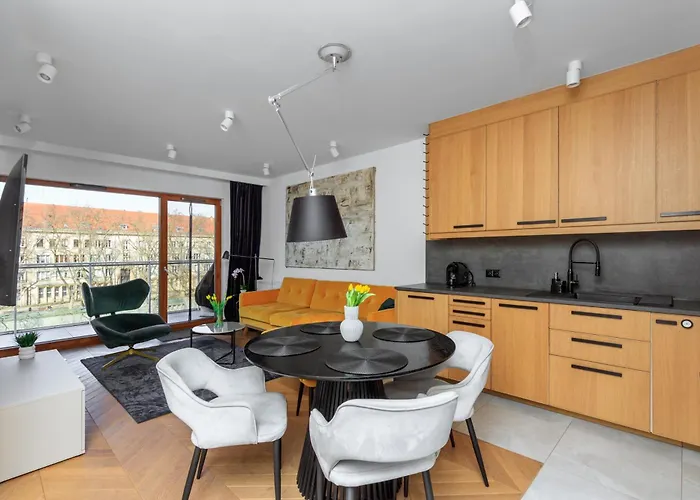 Bulvary Ksiazece, Sun&snow * Wroclaw